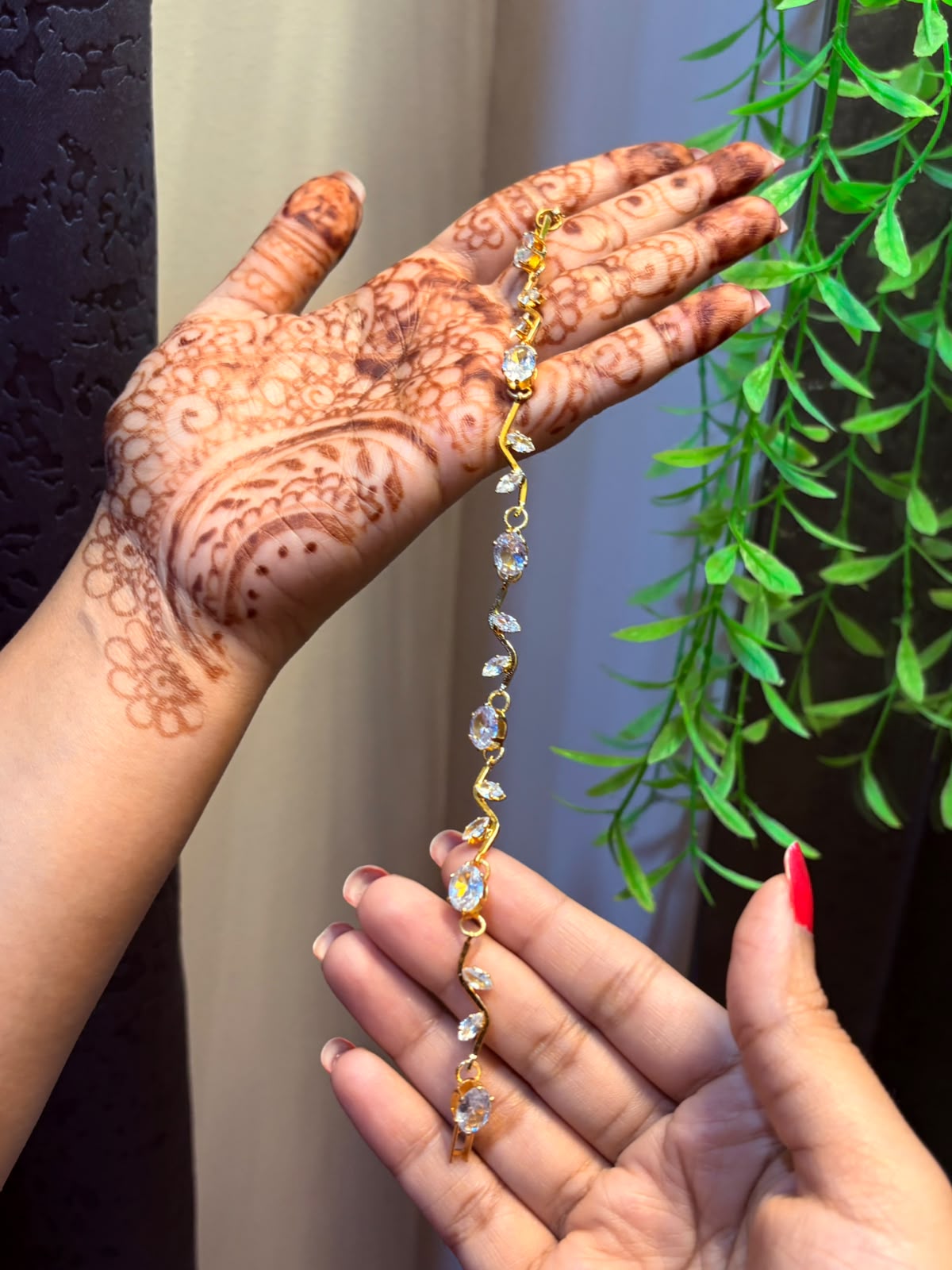 Emerald Leaf Vine Bracelet – Gold Plated