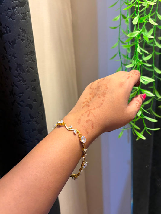 Emerald Leaf Vine Bracelet – Gold Plated